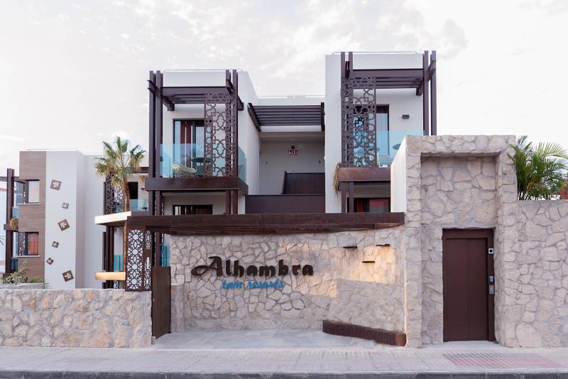 Alhambra Boutique Apartments By Tam Resorts 普拉亚戴尔雷安格莱斯 外观 照片